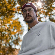 Charger l'image dans la galerie, MÉGA-VENTE Crewneck Blanc "Mon corps est une œuvre d'art"