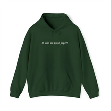 Charger l'image dans la galerie, Hoodie Vert Forêt "Je suis qui pour juger?"